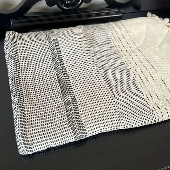 THE BARINE THROW